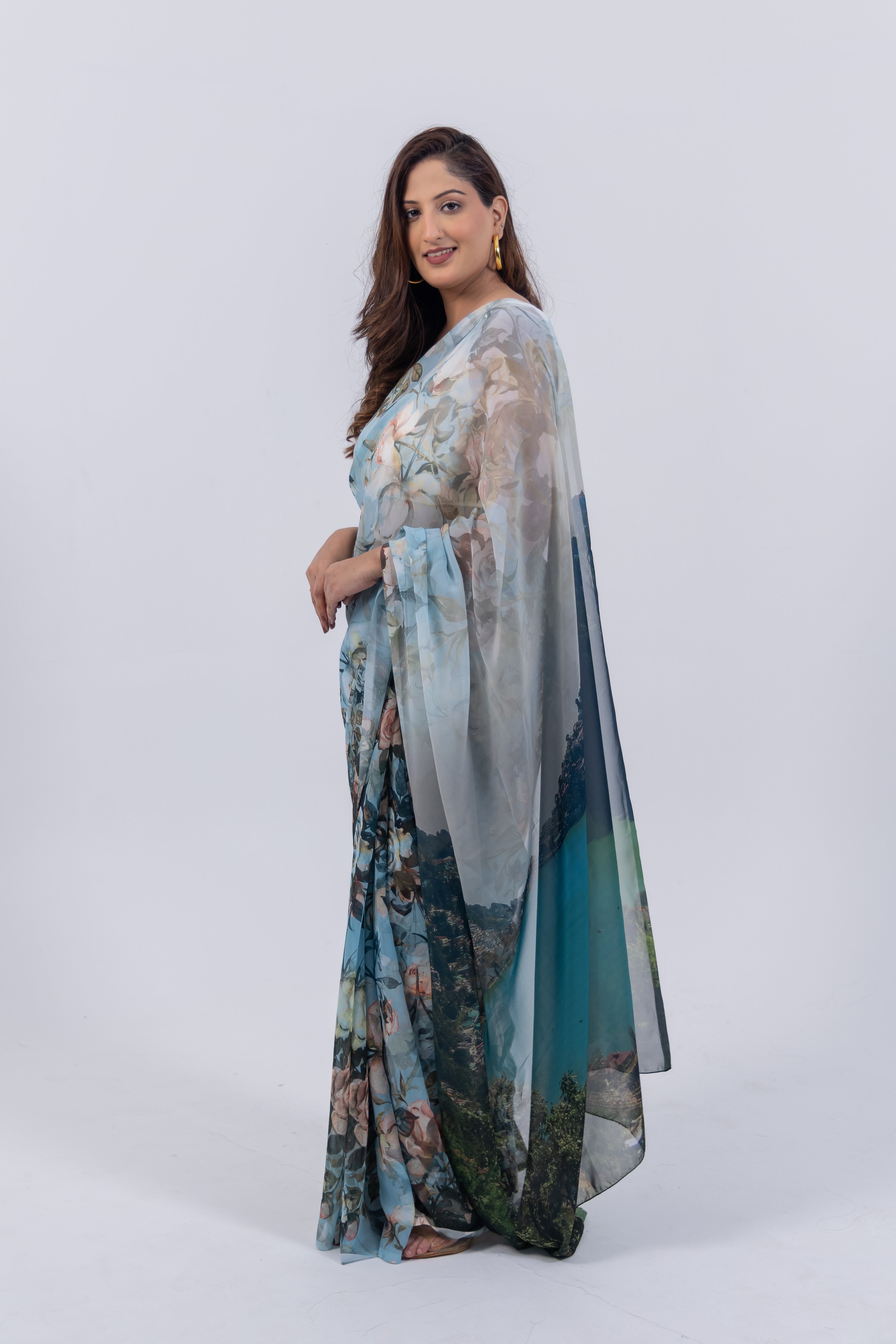 World With U Women’s Designer Saree – Travel Theme | Nainital Lake Print | Nature-Inspired Drape