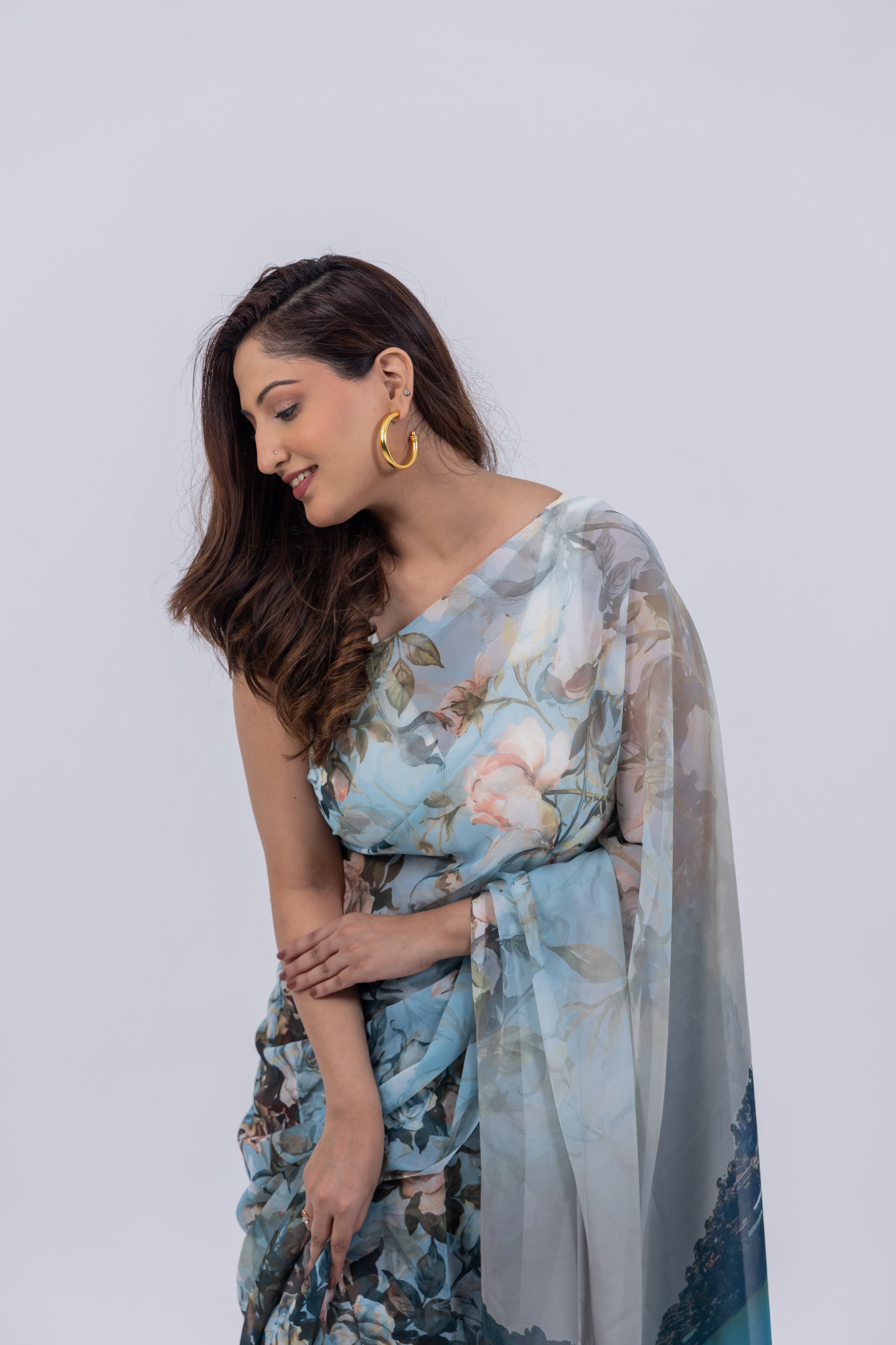 World With U Women’s Designer Saree – Travel Theme | Nainital Lake Print | Nature-Inspired Drape